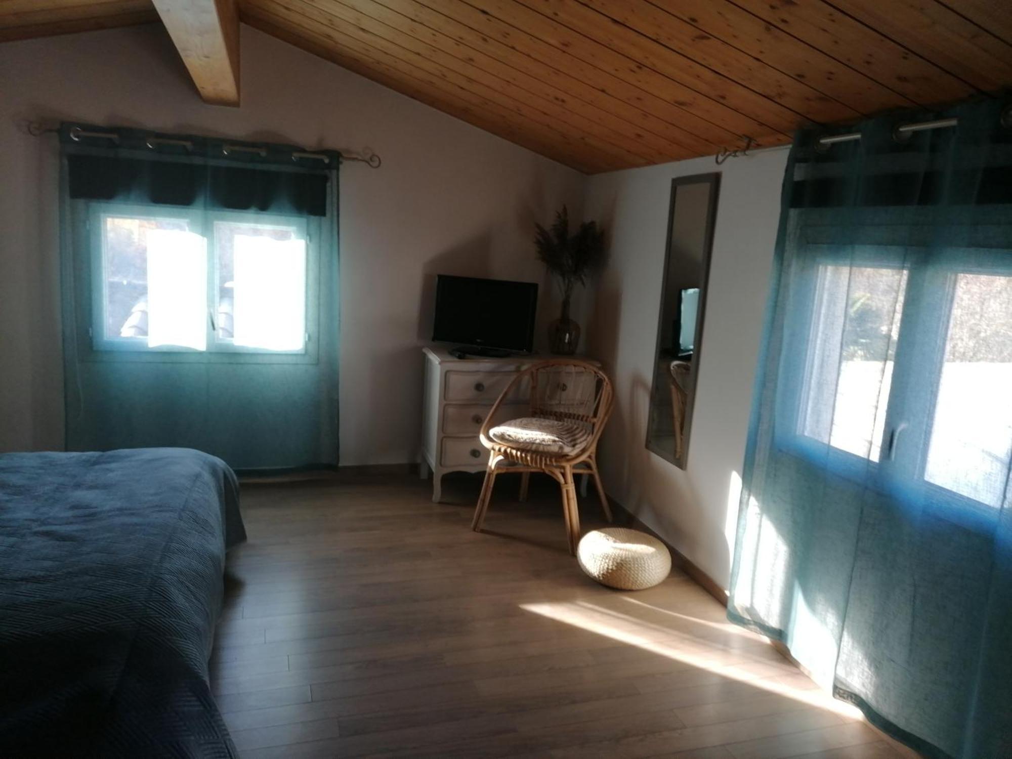 Chambre Familiale "Le Pecher" Saillans  客房 照片